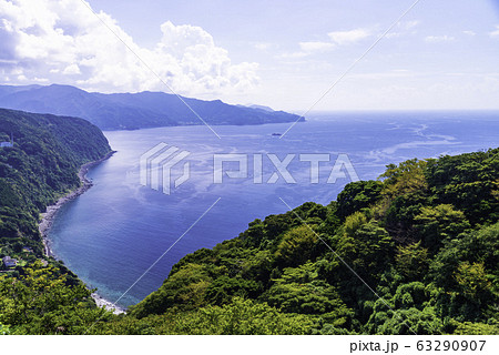 【静岡県】　碧の丘から望む、西伊豆の海岸線 63290907
