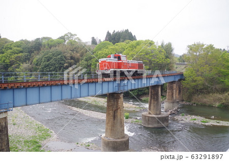 水郡線　第2久慈川橋梁を行くディーゼル機関車2 63291897