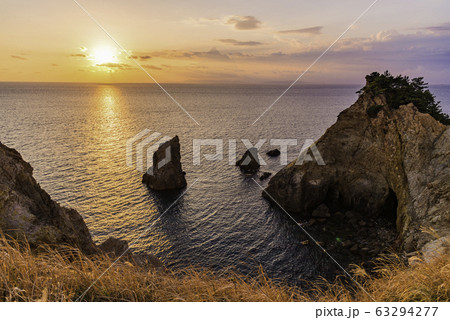 【静岡県西伊豆】黄金崎の馬ロック(愛称) 夕景 【静岡県西伊豆】黄金崎の馬ロック(愛称) 夕景 63294277