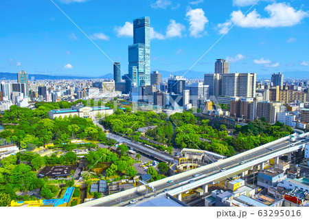新緑の大阪府阿倍野区天王寺の景観 63295016