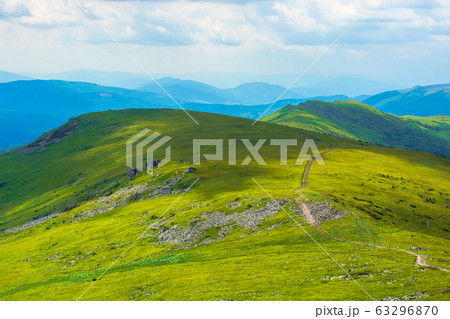 path through mountain range 63296870