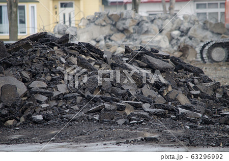瓦礫の山 63296992