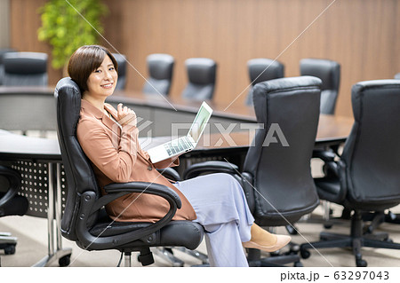 女性 ビジネスシーン 女性 ビジネスシーン 63297043
