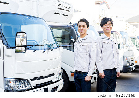 若い男性、運送、トラック 63297169
