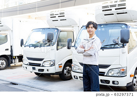 若い男性、運送、トラック 若い男性、運送、トラック 63297371