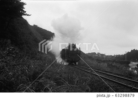 昭和42年　電化前の常磐線を行くC60牽引普通列車 　木戸ー広野 63298879