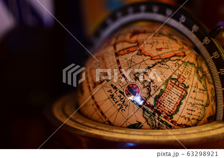 地球儀の置物 63298921