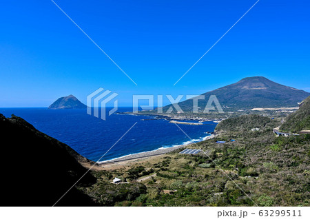 八丈島　大坂トンネル展望台からの八丈富士 63299511
