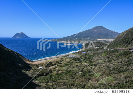 八丈島　大坂トンネル展望台からの八丈富士 63299513