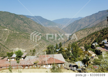 ヒマラヤの谷 63300309