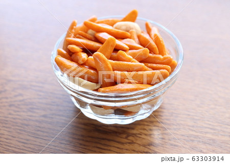 柿の種 柿ピー 柿の種 柿ピー 63303914