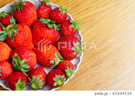 オーガニックのいちご 、箱入りイチゴ、 苺、 63304534