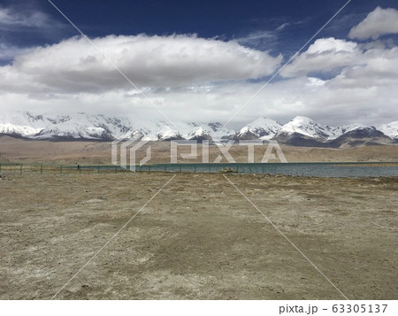 中国タシュクルガンの雪山 63305137