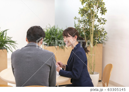 ビジネス　休憩シーン 63305145