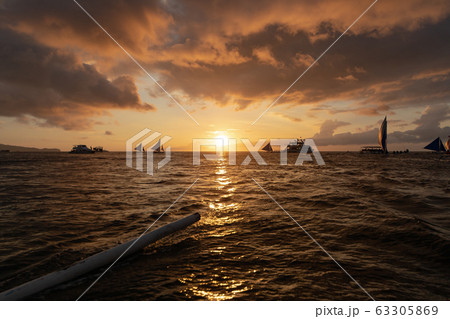 ボラカイ島のサンセット ボラカイ島のサンセット 63305869