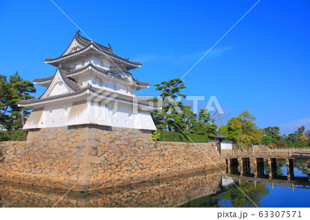 【香川県】 玉藻公園 「高松城跡の艮櫓と旭門、旭橋」 【香川県】 玉藻公園 「高松城跡の艮櫓と旭門、旭橋」 63307571