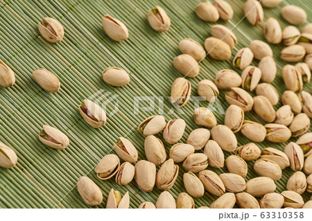 fresh pistachios close-up fresh pistachios close-up 63310358