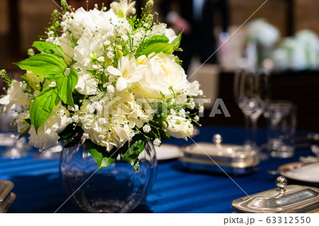 結婚式場の花の写真素材