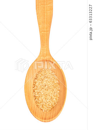 Brown sugar in spoon 63313227