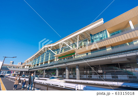 日本の東京都市景観　14日に開業したJR山手線の新駅「高輪ゲートウェイ駅」などを望む＝3月15日 63315018