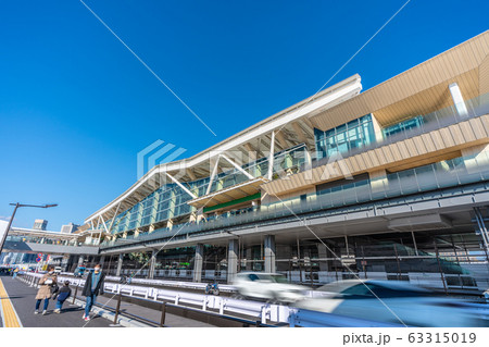 日本の東京都市景観　14日に開業したJR山手線の新駅「高輪ゲートウェイ駅」などを望む＝3月15日 63315019