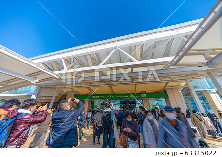 日本の東京都市景観　14日に開業したJR山手線の新駅「高輪ゲートウェイ駅」などを望む＝3月15日 63315022