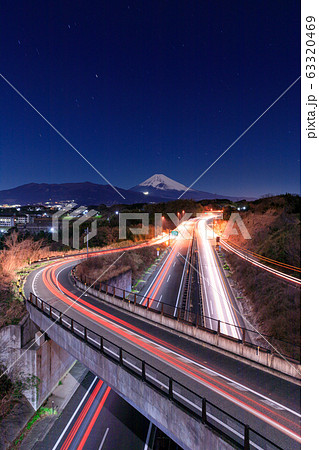 静岡_高速道路と富士山 63320469