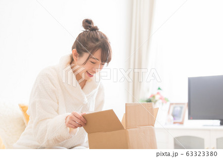 女性 63323380