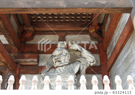 京都御室の仁和寺 63324115