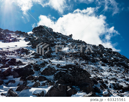 冬那須茶臼岳山頂方向の岩場 冬那須茶臼岳山頂方向の岩場 63325561