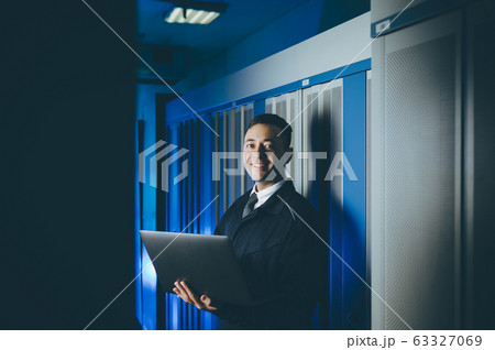 server data network center internet man connection server data network center internet man connection 63327069