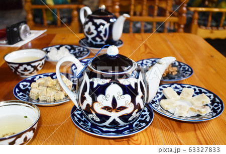 ウズベキスタンの伝統的なセット ティーセット ウズベキスタン 陶器