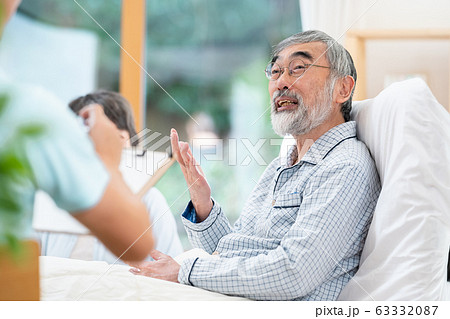介護イメージ　シニア　デイケア　介護福祉士　老人ホーム 63332087