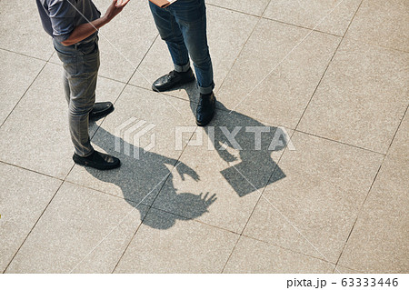 Business people talking outdoors 63333446