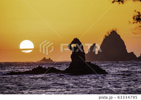 (静岡県)西伊豆・大田子海岸の夕陽 メガネッチョ (静岡県)西伊豆・大田子海岸の夕陽 メガネッチョ 63334795