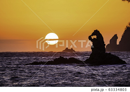 (静岡県)西伊豆・大田子海岸の夕陽 メガネッチョ (静岡県)西伊豆・大田子海岸の夕陽 メガネッチョ 63334803