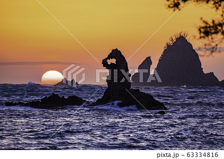 (静岡県)西伊豆・大田子海岸の夕陽 メガネッチョ (静岡県)西伊豆・大田子海岸の夕陽 メガネッチョ 63334816