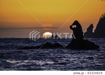 (静岡県)西伊豆・大田子海岸の夕陽 メガネッチョ (静岡県)西伊豆・大田子海岸の夕陽 メガネッチョ 63334819