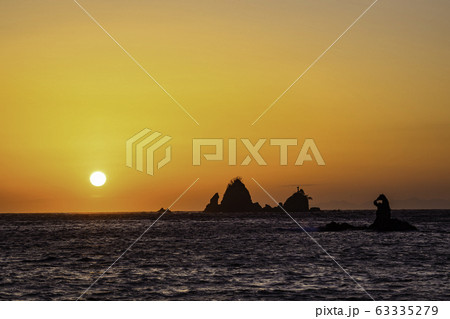 (静岡県)西伊豆・大田子海岸の夕陽 (静岡県)西伊豆・大田子海岸の夕陽 63335279