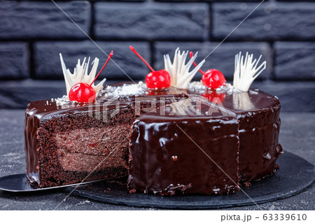 Chocolate brownie cake with cherry pie filling 63339610