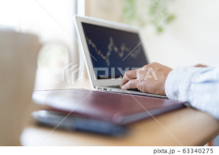 男性 デイトレーダー チャート 男性 デイトレーダー チャート 63340275