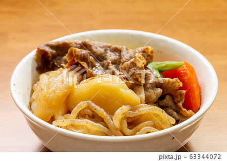 日本の家庭料理の定番「肉じゃが」。 63344072