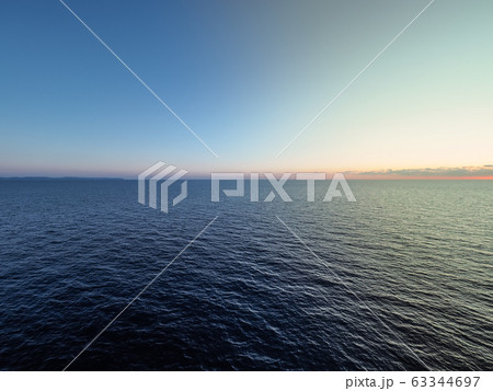 地中海 水平線 青空 夕方 大海原 地中海 水平線 青空 夕方 大海原 63344697