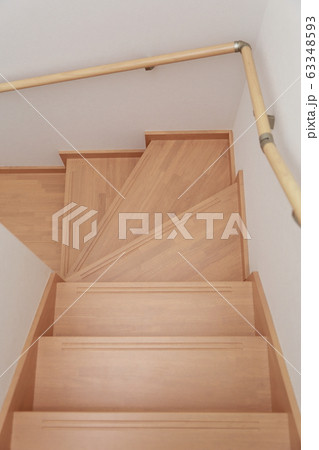 階段 (一軒家 一戸建て ハウス マイホーム 新築 住居 住宅 ライフスタイル 1F 2F 屋内) 63348593