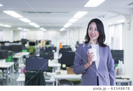 時差出勤 働き方改革 ビジネス 女性 ビジネスウーマン 日本人 ライフスタイル コーヒー 早朝 朝 時差出勤 働き方改革 ビジネス 女性 ビジネスウーマン 日本人 ライフスタイル コーヒー 早朝 朝 63348678
