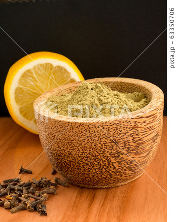 Henna powder 63350706
