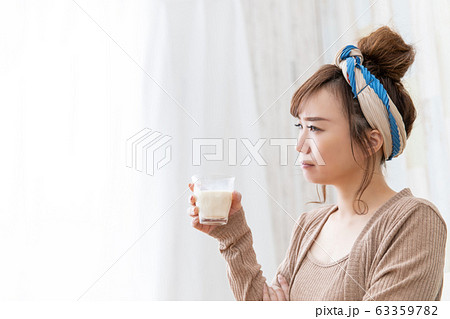 ルームウェアの女性 ルームウェアの女性 63359782