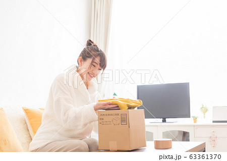 女性 63361370