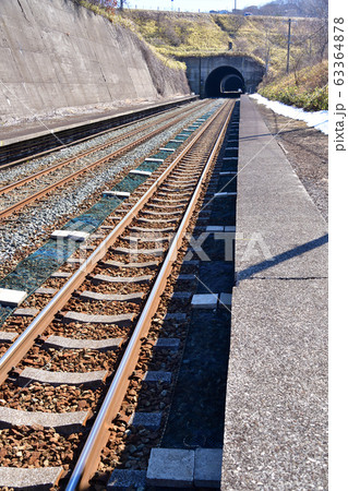 早春の北海道室蘭市JR崎守駅の風景を撮影 早春の北海道室蘭市JR崎守駅の風景を撮影 63364878