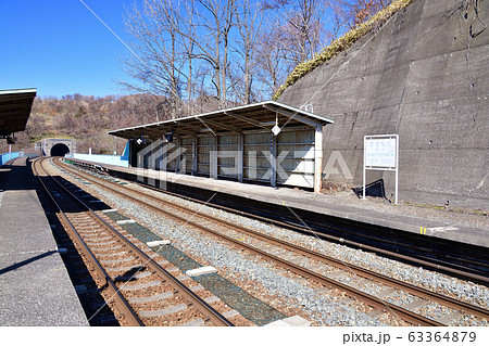 早春の北海道室蘭市JR崎守駅の風景を撮影 早春の北海道室蘭市JR崎守駅の風景を撮影 63364879